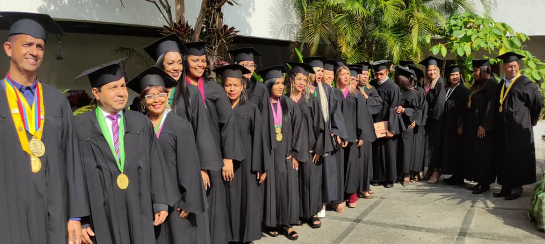 MelysGarcia's tweet photo. #17Ene Celebramos con Alegría la Graduación de la Maestría en Supervisión Educativa del Convenio Cuba Venezuela. Gracias a los esfuerzos de nuestro Presidente .@NicolasMaduro en contribuir con la Educación Gratuita y de Calidad
#MaestrosPorLaPatría
@dcabellor
@_LaAvanzadora https://t.co/LfbzQfjyD0