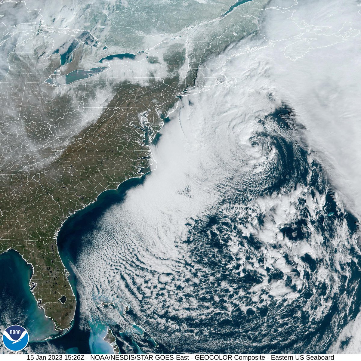 JaervinenEmma's tweet image. During #IMPACTS2023 RF02 we sampled a tight cyclonic system off the coast of Virginia.
The most stunning observation was to find (chain-like) plate aggregates and capped columns throughout the system down to the lowest levels at -3°C indicating mixing of ice habits. #IceCrystals