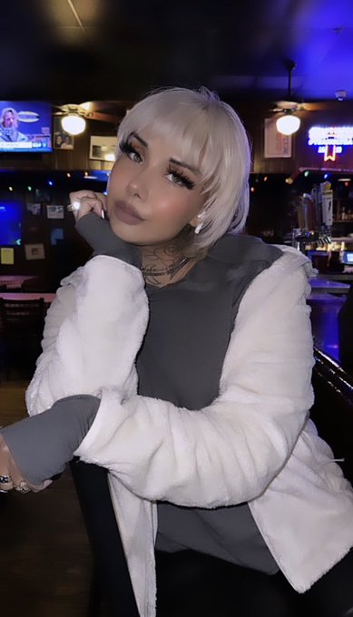 goin to go live n talk abt everything on my OnlyFans ☕️ . ?☺️

https://t.co/p02DVNH9om https://t.co/