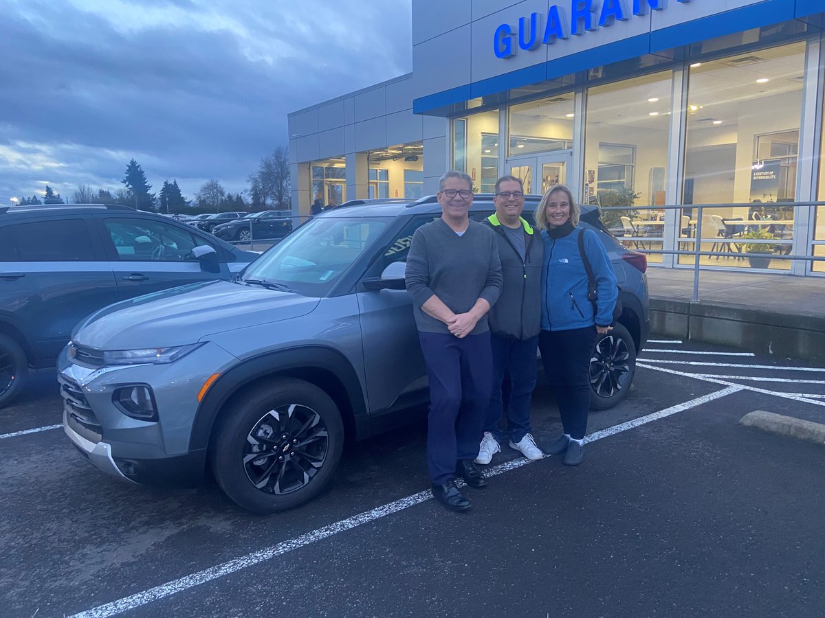 Congratulations to our Guests, Jeffery and Sanna Bugonian on their new 2023 Chevrolet Trailblazer! Pictured here with their Product Specialist, Hans Moi.
.
.
.
.
#buylocal #guaranty #chevrolet #2023 #trailblazercommunity
