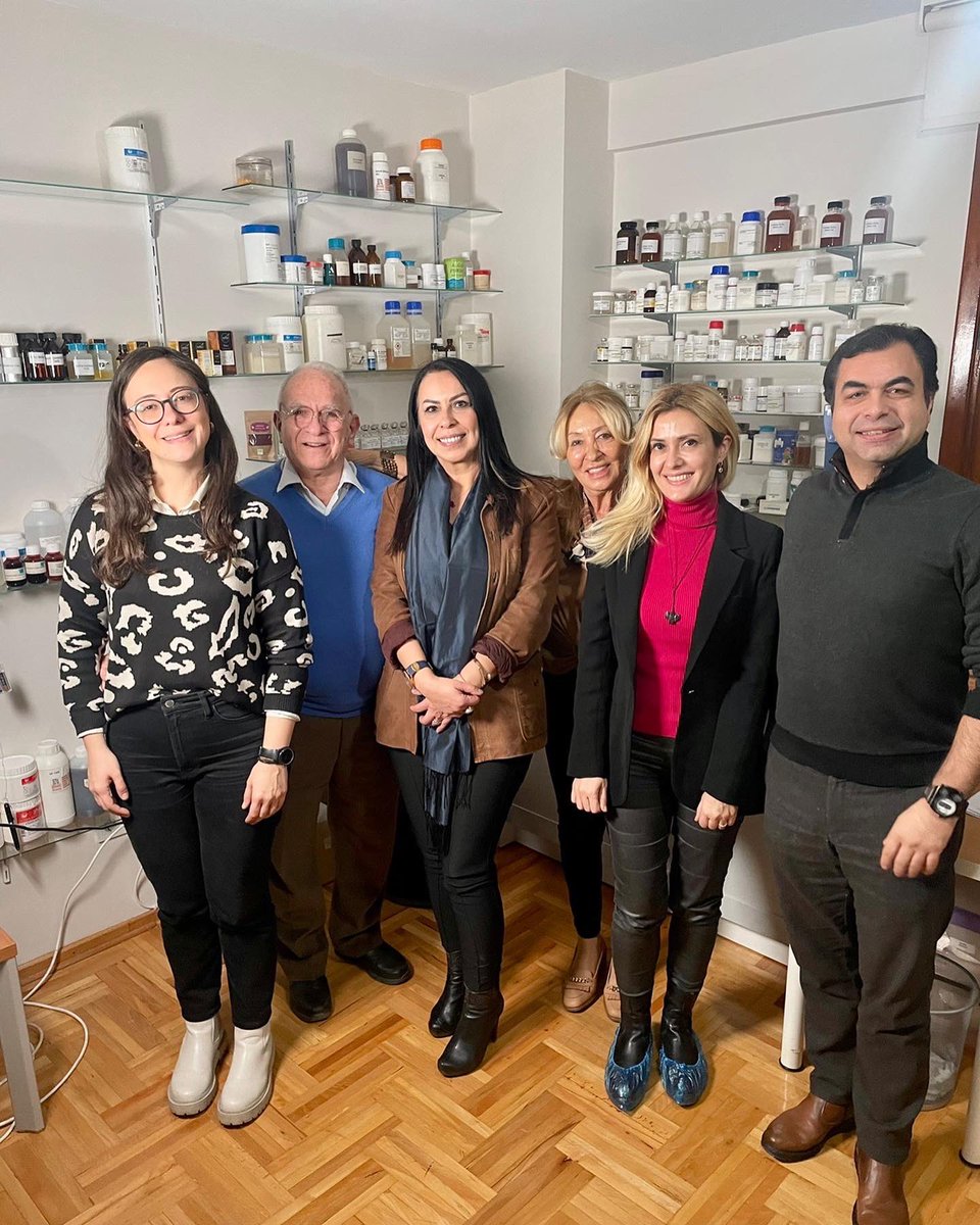 Eczacılık Fakültesi Dekanımız ve SEM Yön.Kur.Üyemiz, değerli hocamız Prof.Dr. <a href="/semrasardas/">semra sardas</a> ve kıymetli hocalarımızla, Rebul’un kurucusu değerli Eczacı Mehmet Müderrisoğlu’nu ziyaret ederek, sizlere harika eğitim programları tasarladık… Çok yakında İSÜ SEM’de🧿