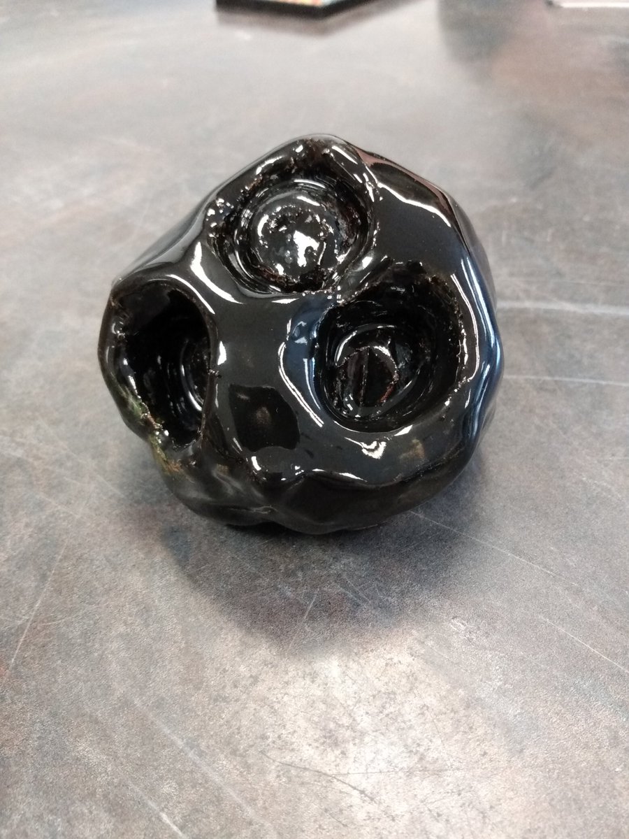 SalemDS_'s tweet photo. Glazed sculpture, I think I'm gonna add some shine ✨
#art #sculpting #black #3eyes #creepy https://t.co/7naTSul4Lz