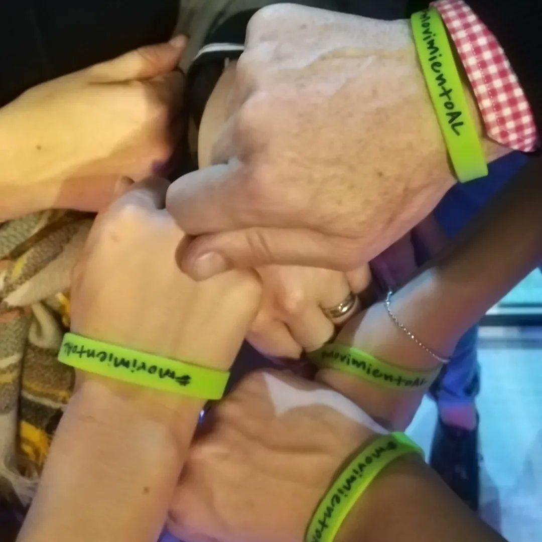 MaestrosalCyl's tweet photo. Crecimos como asociación con tu respaldo,cariño y sabiduría.Hemos compartido formaciones,charlas,cafés... Momentos que recordaremos y quedarán con nosotros para SIEMPRE❤
Desde AMALCYL trasladamos nuestro más sentido pésame a familiares y amigos de nuestro querido Santos Borregón https://t.co/9OrU1vTGYX