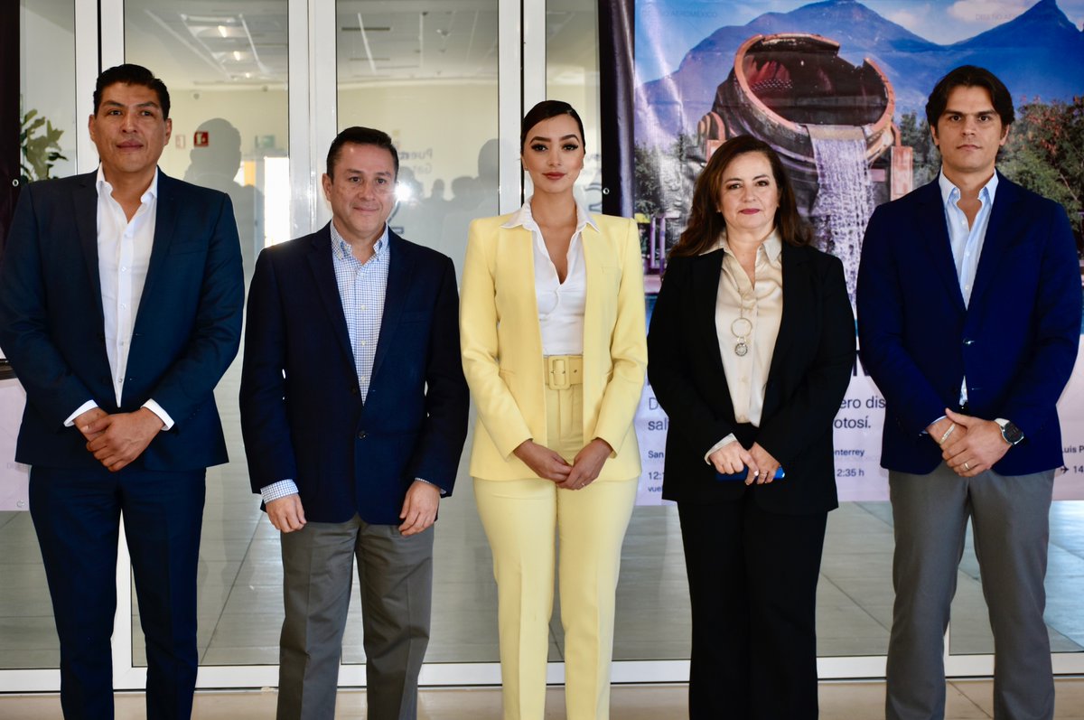sedecoslp's tweet photo. El Secretario de Desarrollo Económico Juan Carlos Valladares Eichelmann asistió al evento de reactivación del vuelo entre S.L.P. y MTY, la frecuencia será de 7 vuelos semanales. A través de esta ruta el estado tendrá conexión con Madrid, Detroit y la Costa Oeste de E.U.A. https://t.co/5TfSUJA8EJ