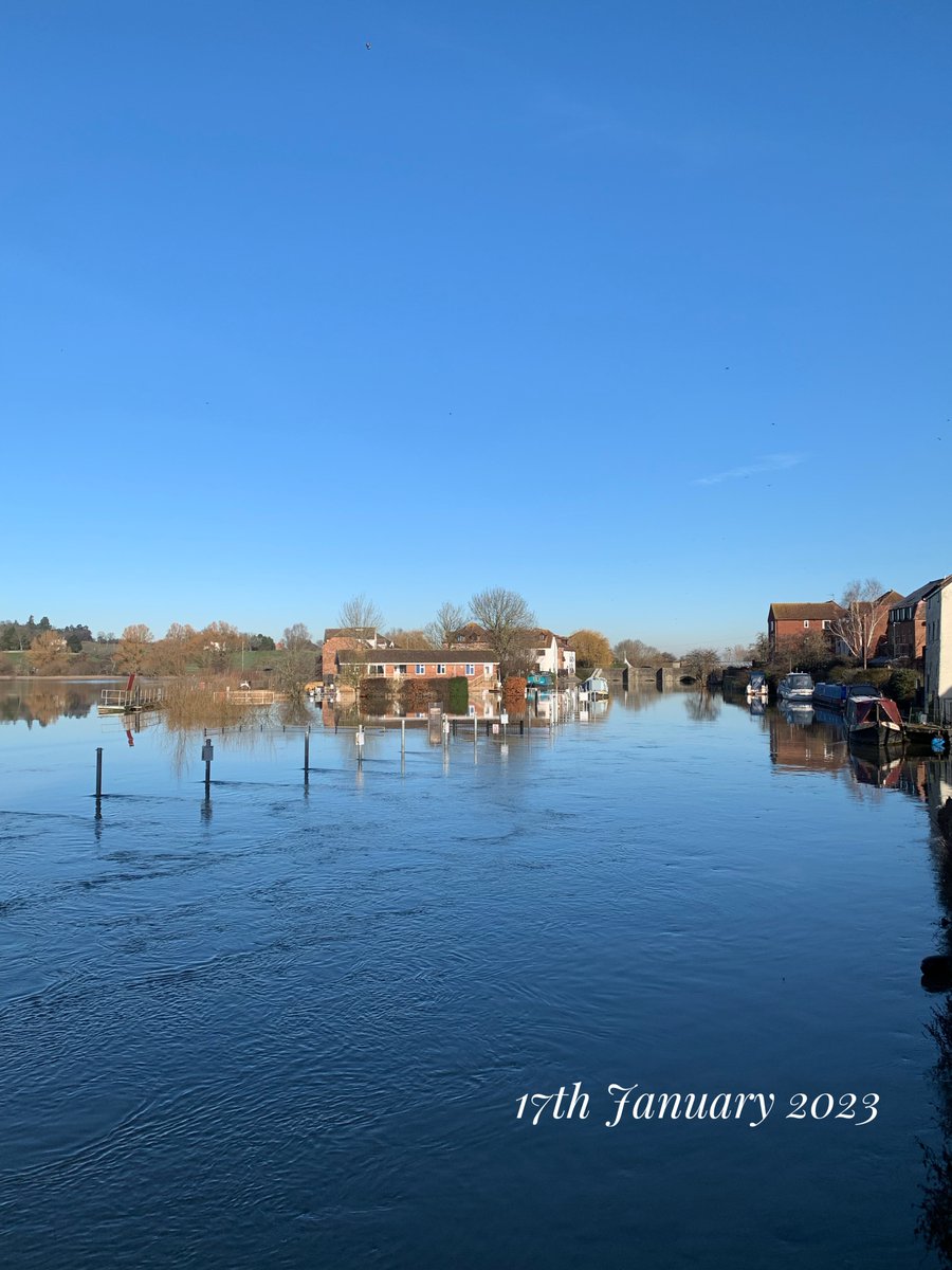A sunny day in #Tewkesbury.  Had a very warm welcome at the Out of the Hat Museum &amp; Visitor Centre, then went for a shop and a stroll. River levels were high which made for picturesque scenes.  See comparisons of a normal and a high R Avon.