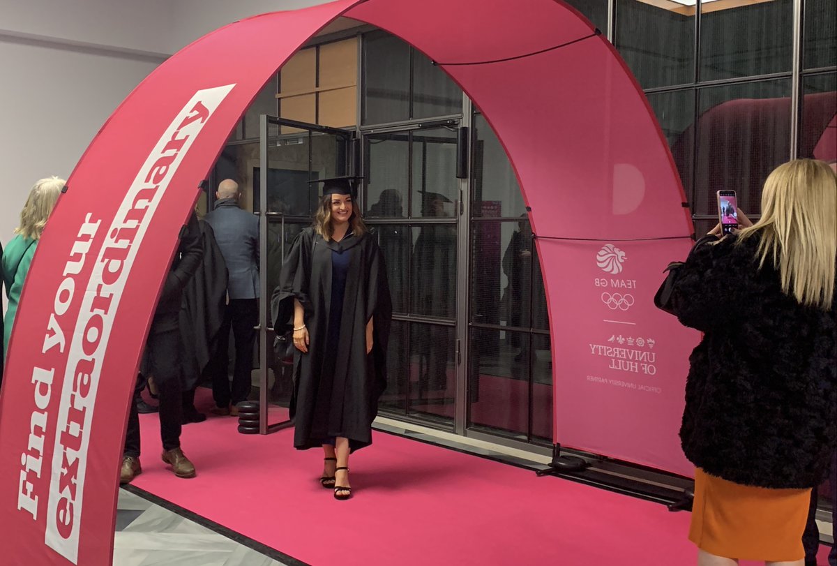 UniOfHullOnline's tweet photo. 🥳🎓 Congratulations to everyone who graduated today including our MSc in Dementia cohort!

We’d love to see you celebrating with your fellow graduates and loved ones so don’t forget to tag #HullGraduation in your pictures so we can see them! https://t.co/KiO70rDctr