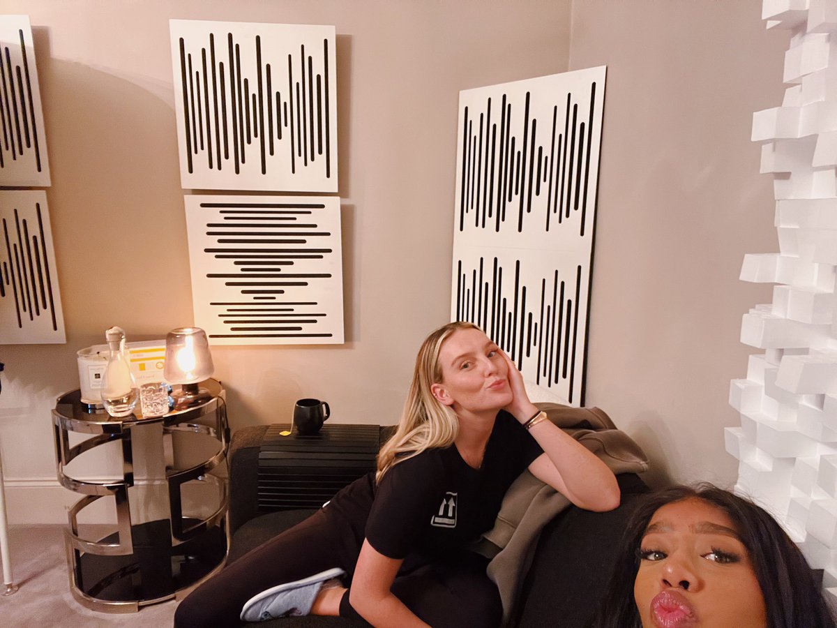 KamilleXX's tweet photo. wid Perrie in the studio rn 😈 https://t.co/c81exY6bzt