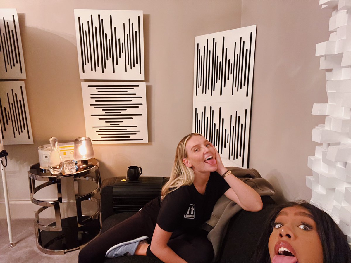 KamilleXX's tweet photo. wid Perrie in the studio rn 😈 https://t.co/c81exY6bzt