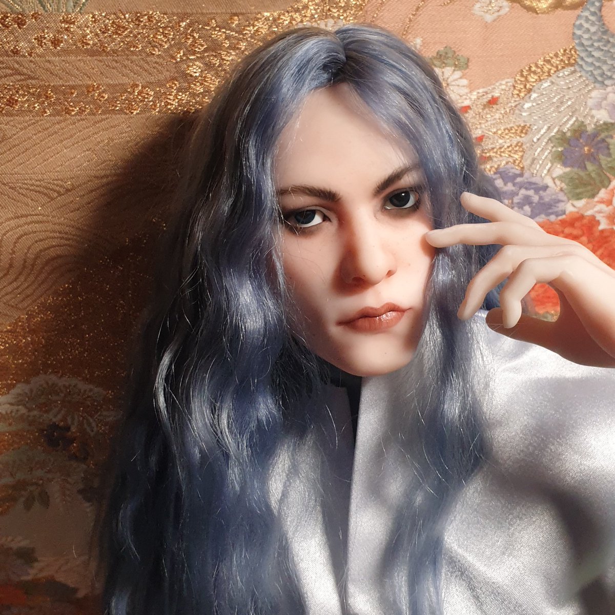 Anemone in his new wig + I gave him a smoky eyes look
#bjdoll  #人形 #ドール #bjdmaking