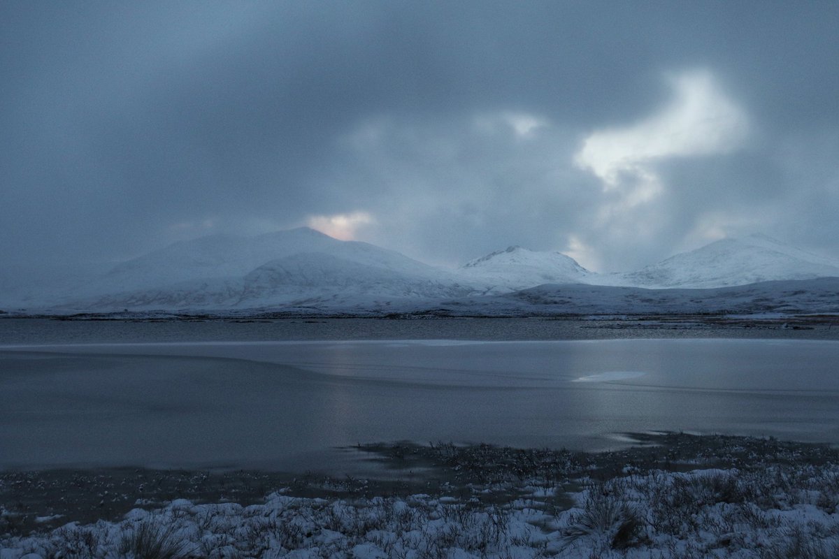 DomhnallI's tweet photo. Dealbh no dhà dhen t-sneachda an-diugh #fuar #snowjoke https://t.co/CAupwBoxqY