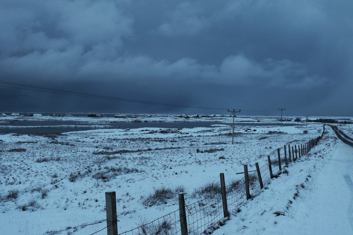 DomhnallI's tweet photo. Dealbh no dhà dhen t-sneachda an-diugh #fuar #snowjoke https://t.co/CAupwBoxqY