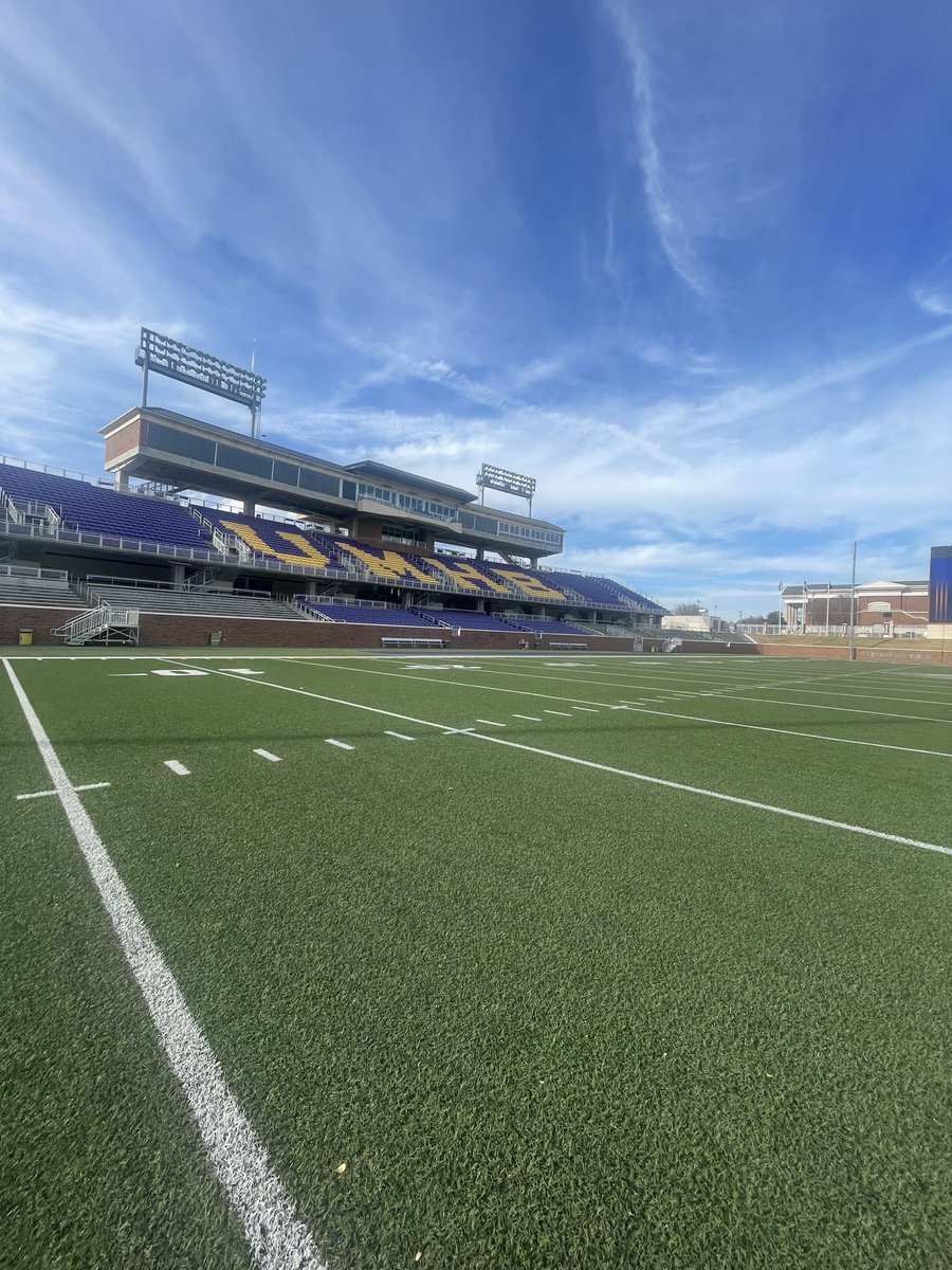 aaronduran0's tweet photo. Had an amazing official visit at @UMHB thank to all the coaches and especially @coach_JayRob for inviting me #gocru https://t.co/1MUueRJ4c9