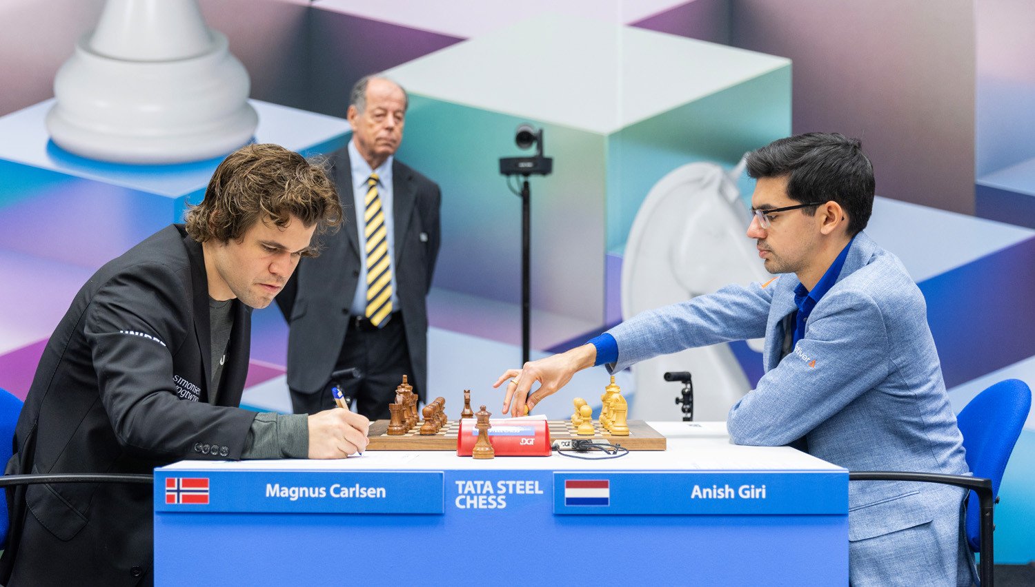 Tata Steel Chess 2011 - Magnus Carlsen vs Anish Giri 