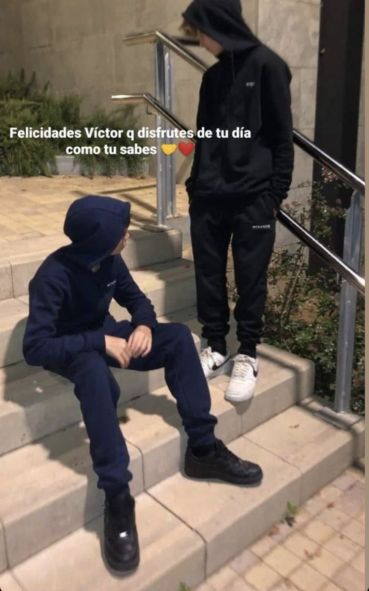 aristotils's tweet photo. las felicitaciones de los amigos de mi primo xd https://t.co/fLitJRVJia