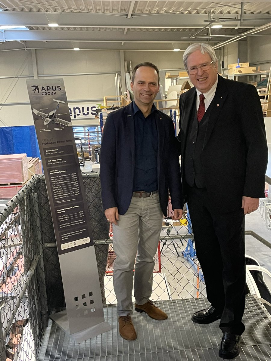 joergstb's tweet image. Bei #APUS Aeronautical Engineering habe ich heute spannende Einblicke in die Entwicklung von Flugzeugen, die zukünftig mit #H2 angetrieben werden, erhalten. Mit @apus_zero besitzt Brandenburg ein in diesem Segment der Luftfahrt führendes Unternehmen.