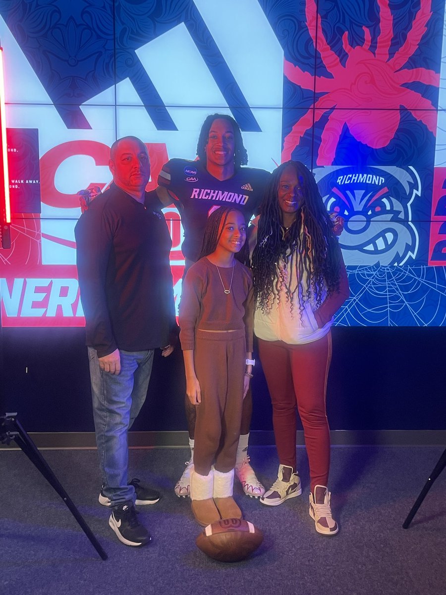 CassiusHarris4_'s tweet photo. Had a great time @urichmond this weekend!🕷️@CoachOctober  @RussHuesman https://t.co/xj4BAZo6We