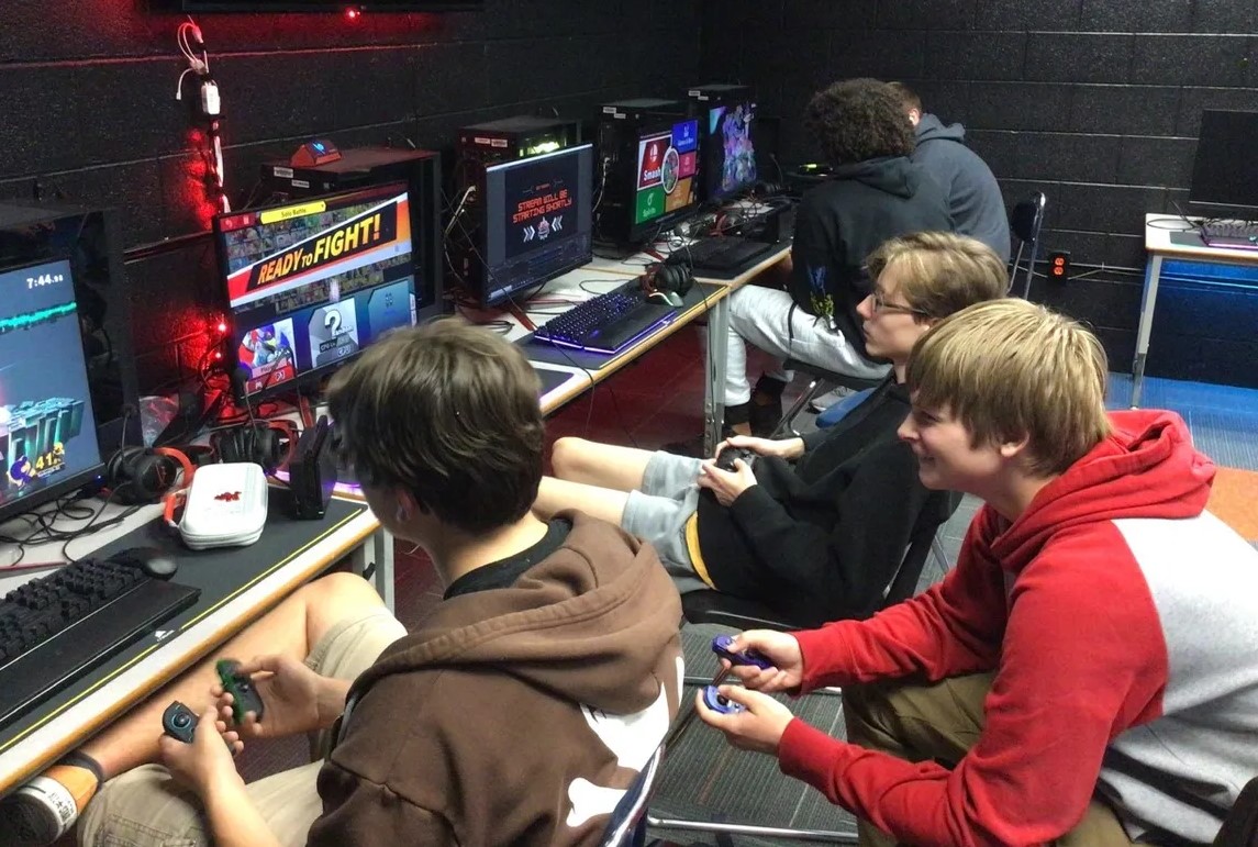 OHSAASports's tweet photo. 🕹️ The #OHSAA has announced a partnership with nonprofit organization @esports_ohio and to support and promote its annual state tournament in May. There are currently 250 schools that have teams affiliated with Esports Ohio. 
▶️ FULL RELEASE: https://t.co/SNt0dQzzmW https://t.co/vQKedR3C8b