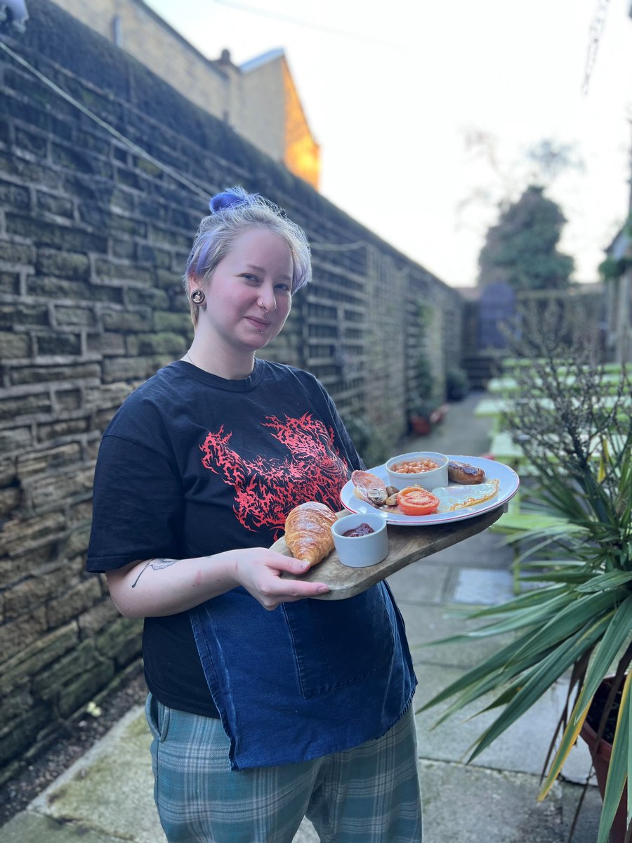 CountyBeerhouse's tweet photo. The night owl is cheffin up the early birds! 🍳🐦
A bargain meal, all everything you see here for only £5. Pairs perfectly with a proper @YorkshireTea or a coffee supplied by @beanbrothersltd
#thecountyhuddersfield #countykitchen #comfortfood https://t.co/UQBLRatl1b