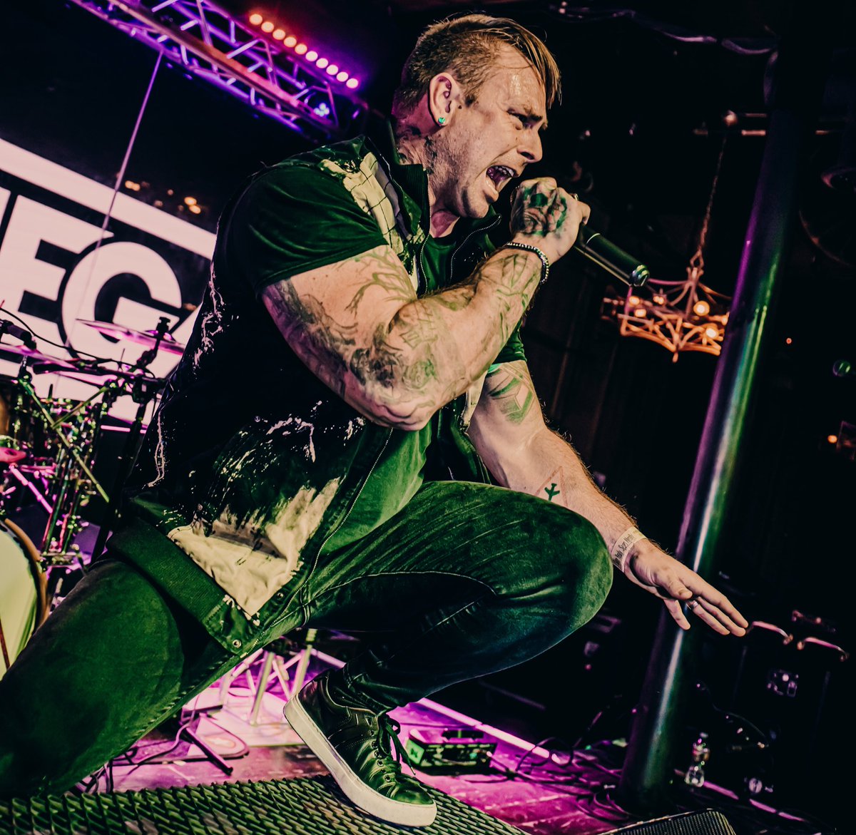 alphamegamusic's tweet image. Empty words with no real action
From a distance we stay numb. - TBH

Lyric Video 
youtu.be/m_jP_VdY7FE

#ALPHAMEGA #tobehuman #strength #uplift #music #singer