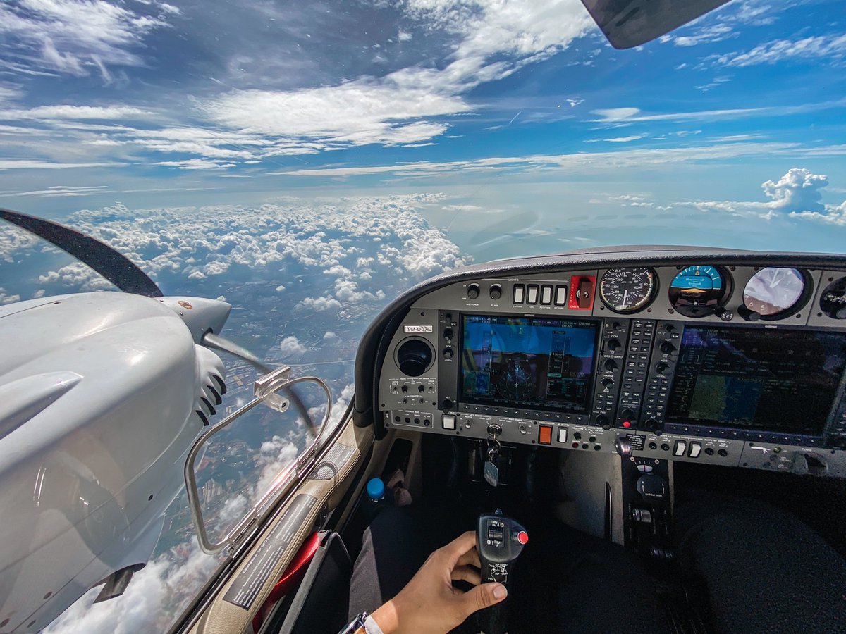 AmirHar1Z's tweet photo. POV: youre a student pilot 👨🏻‍✈️ https://t.co/hyIrFTdaEU