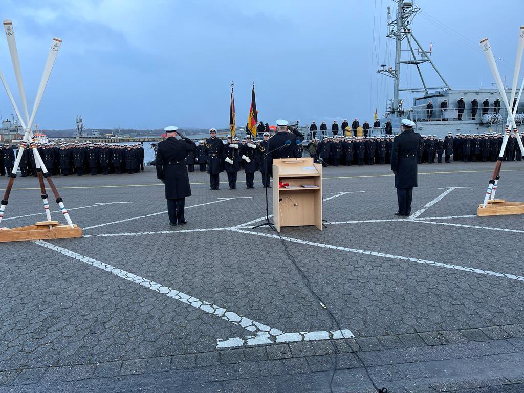 Mach‘s gut lieber Henning <a href="/Flot1DeuNavy/">COM_DEU_Flotilla1</a>! Von Herzen wünsche ich dir und Indira alles Gute und vor allem viel Spaß in Washington. Wir sehen uns bald wieder! Herzlichen Glückwunsch zu dieser herausragenden Verwendung <a href="/racki173/">Sascha Rackwitz</a>! #wirsindmarine #ef1