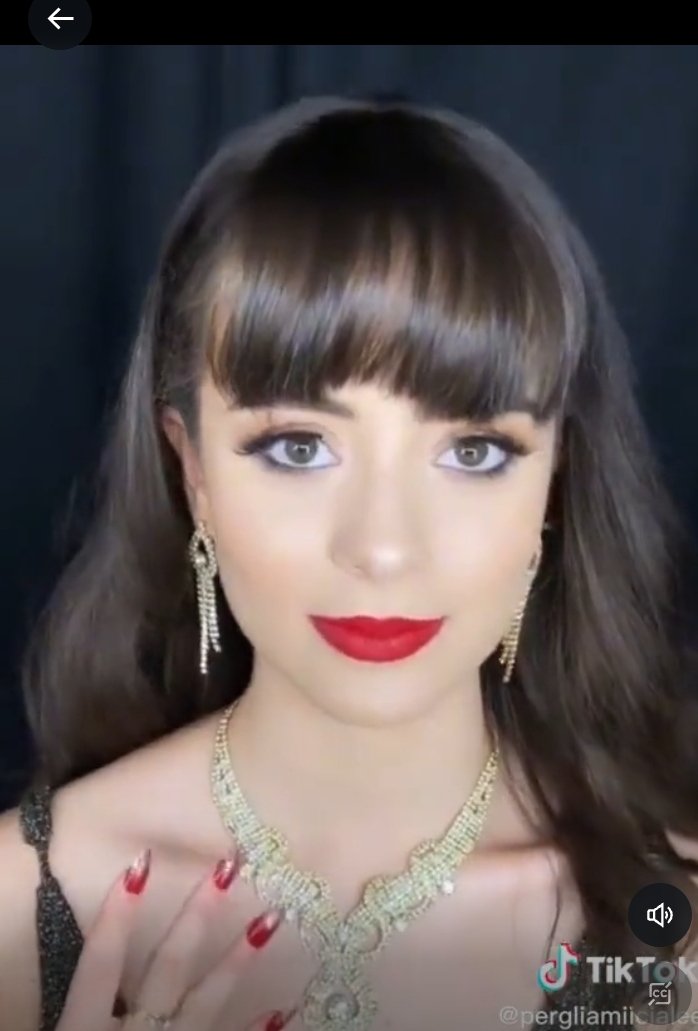 Frances74389299's tweet photo. Carolina non tagliare più i capelli che lunghi sono stupendi 😍
#carolapuddu #amici21 https://t.co/iiHPCyQvus