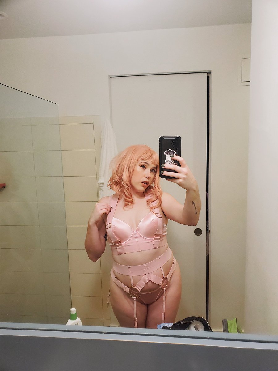 RowanEmerson's tweet photo. I love how I feel when I wear the pink wig. 💗 https://t.co/CLqkoDYiak