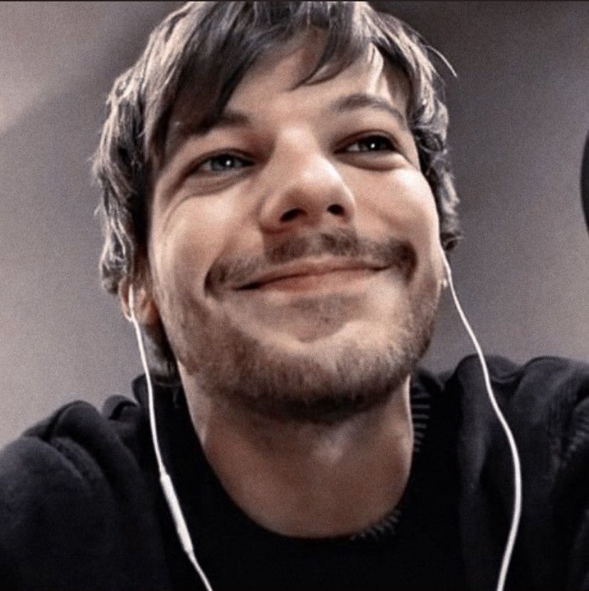 NiaLouLiaHarZ's tweet photo. I'm voting #Louies for #BestFanArmy at the #iHeartAwards https://t.co/GQtkNDkwIz
