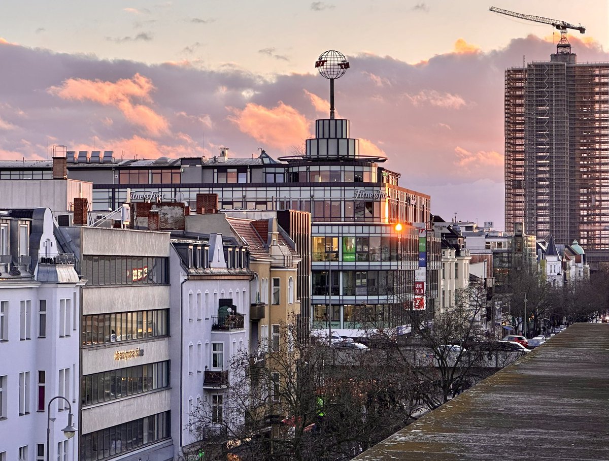 Himmel über #Berlin #Steglitz heute 💗
#HimmelÜberBerlin <a href="/TspFoto/">Tagesspiegel Foto</a> <a href="/stadtleben/">Stadtleben</a> <a href="/I_love_Berlin/">I ♥ Berlin</a> <a href="/TspSuedwest/">Tagesspiegel Südwest</a>