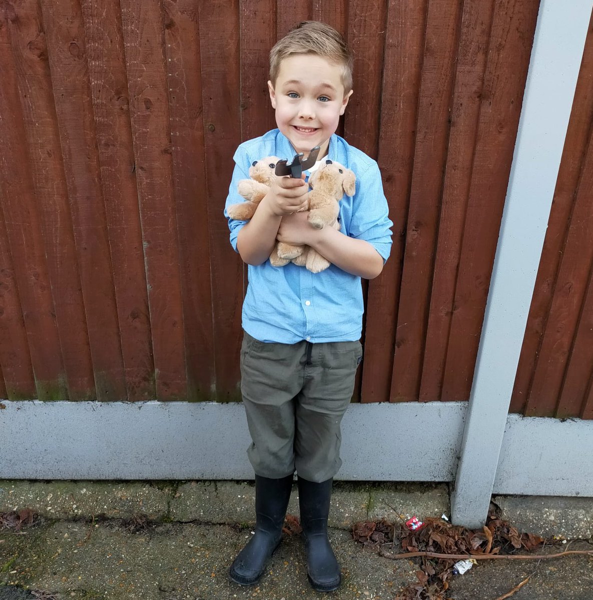 WorldNannys's tweet photo. 💚At school today my Grandson dressed up as @TheMontyDon for ‘Significant People Day’ he loves anything to do with gardening. Loves to watch @GWandShows with Monty. A true inspiration 💚
#NannysGardenWorld
#inspirationalGardeners #GardeningTwitter #GardenersWorld #Gardens https://t.co/R29mZTFBr4