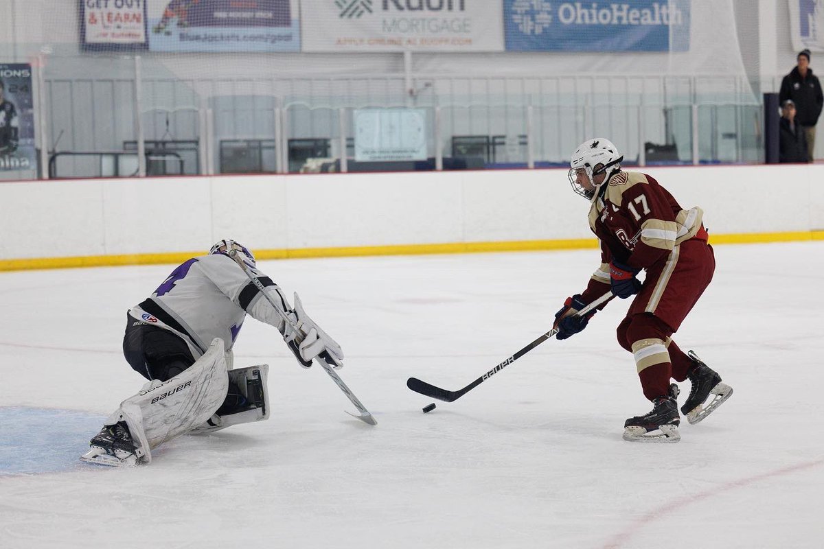 tandcstudios's tweet photo. 12-29-22 Bishop Watterson Ice Hockey v DeSales @bwhsicehockey @BWHS_Athletics https://t.co/wPxUOswuCR