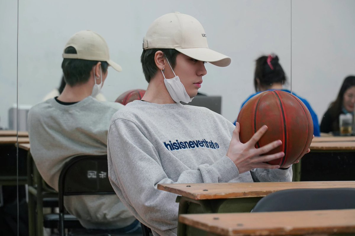 WinterDream0824's tweet photo. yanjun studio update 🏀💖

#林彦俊 #린옌준 #LinYanjun https://t.co/kHpeA2QpiR
