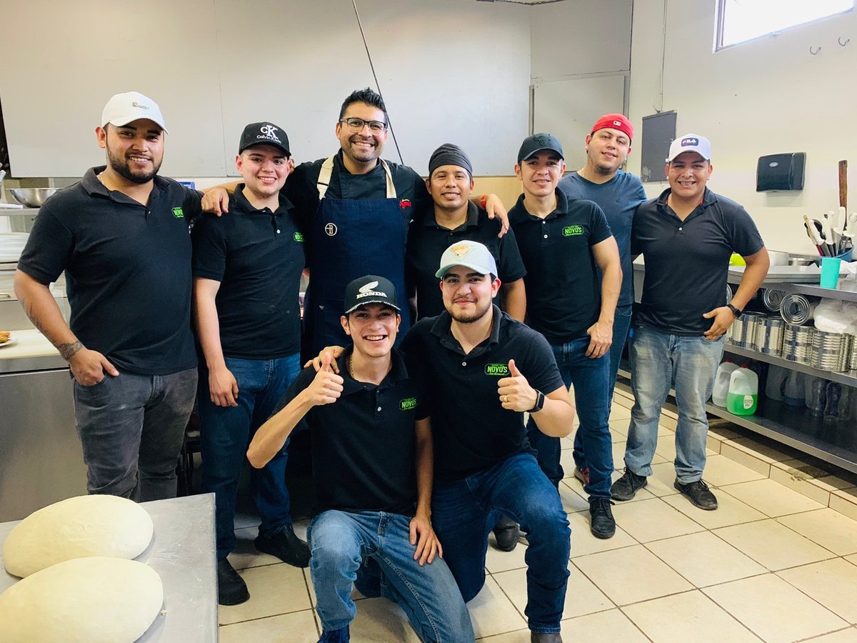 ivanpugac's tweet photo. Novos Pizza en Valle Hermoso Tamaulipas / nuevas pizzas, postres y chicken sandwich proximamente https://t.co/3en6yRGjCf