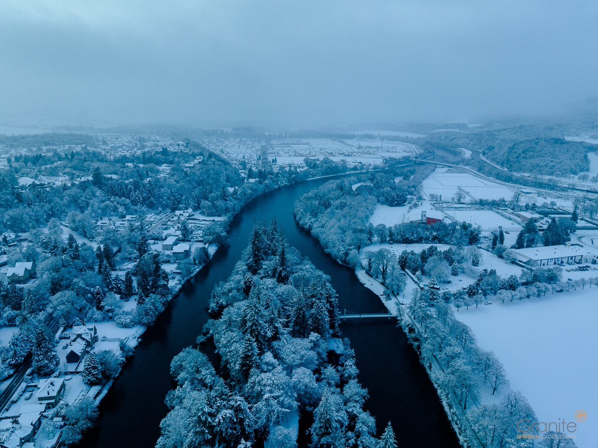 If Inverness could look any more picturesque, it's when the snow comes #nessislands #Riverness #snowy #Inverness #Highlands
