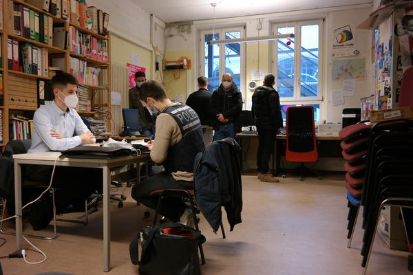 RDL Statement zu den #Hausdurchsuchung|ein bei uns in #Freiburg: Angriff auf die #Pressefreiheit - und Rundfunkfreiheit! Wir fordern die sofortige Herausgabe der Laptops und Datenträger auf denen auch vom Redaktionsgeheimnis geschützte Daten liegen! rdl.de/beitrag/230117…