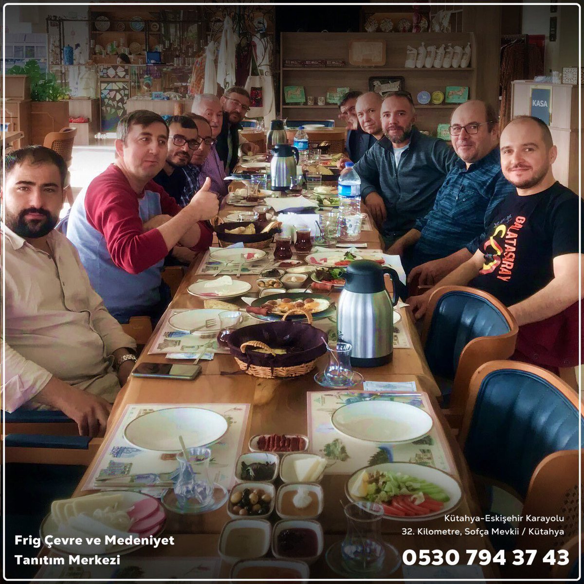 frigtm's tweet photo. Hep halı sahada top oynarken bir araya gelmek olmaz. 😂⚽️
#Kütahya #FrigTM #FrigVadileri #FrigSiziÇağırıyor https://t.co/LtBEzTESaN