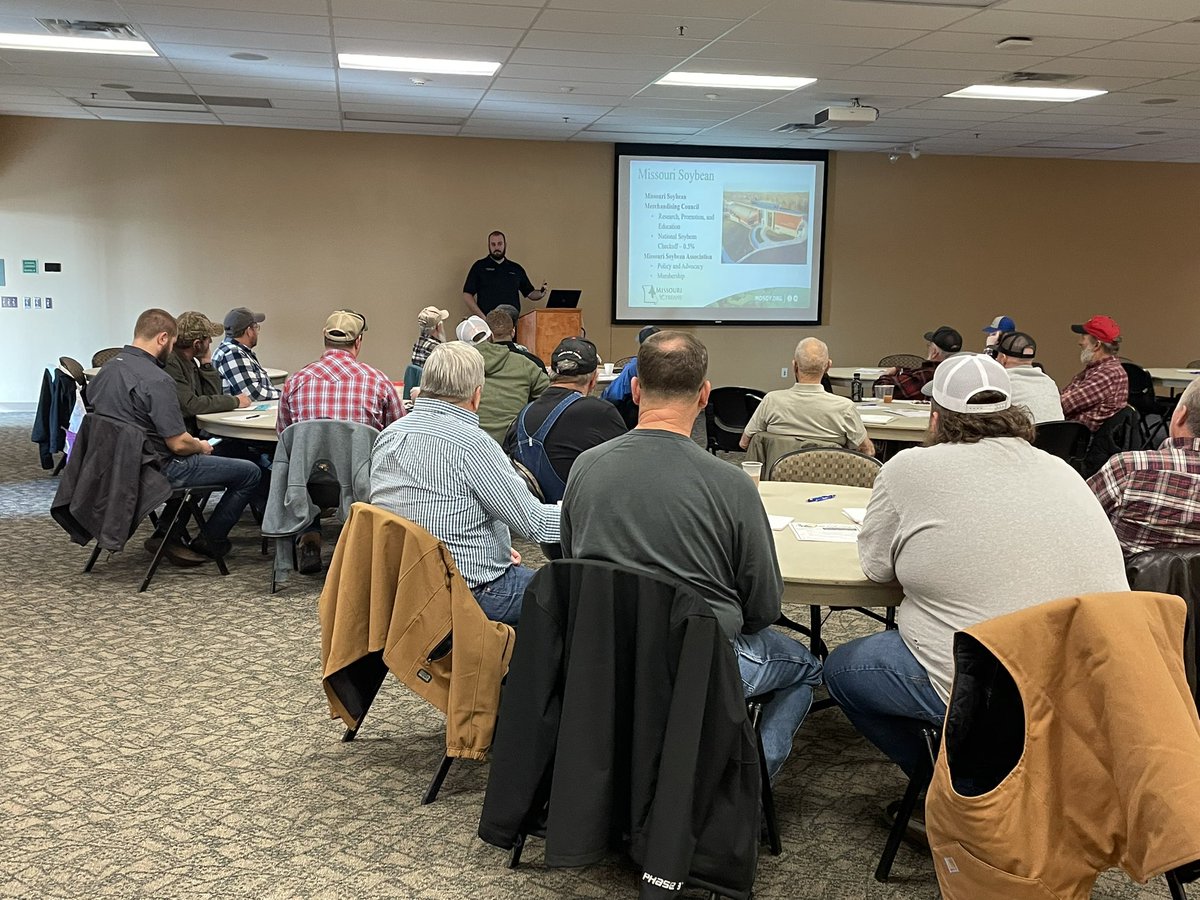 MizzouIPM's tweet photo. @cafnr @ShowMeWeeds alum &amp; @missourisoybean agronomy research director Dr. Eric Oseland shares highlights with Missouri farmers at the annual Cass County Soil &amp; Crops Conference. https://t.co/niMVycWFAw