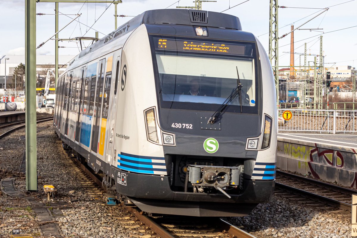kimi_gwi's tweet photo. Hier ein paar Redesign 430.2 in #TSFE Heute 😎 @zaiininadeem @SBahn_Stuttgart @amz7_yas @_ds_100 #deutschebahn #db #stuttgart https://t.co/K9SV8OykhK