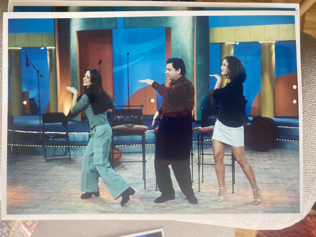 #hoy25años  felicidades del Tenor Mauro Calderón  esto fue hace como 23 o 24 años   Me encantaría ir a saludarlos al programa  
es.wikipedia.org/wiki/Mauro_Cal…