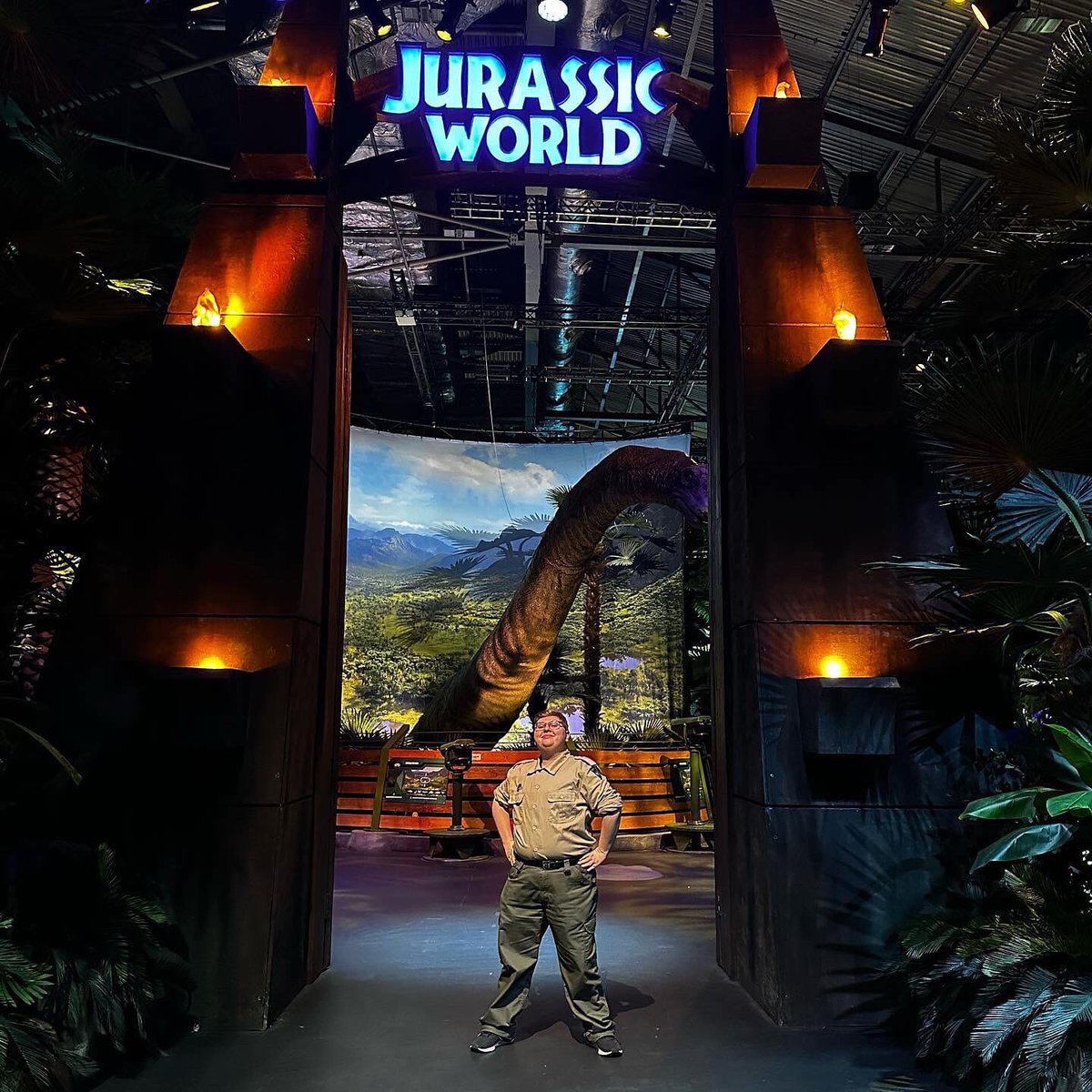 ShowdownTheatre's tweet photo. Great snaps from Sam Brock’s final weeks at Jurassic World: Live. Congrats on completing your debut contract! 👏🎊🌟
#TeamShowdown #showdownmanagement https://t.co/1DlvNQbuMS