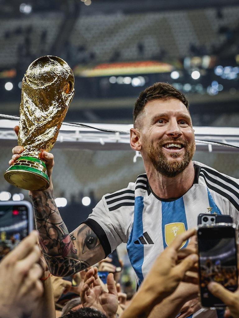PapiiKennyy7's tweet photo. I really do not know how to explain it but my life has really changed ever since Lionel Messi won the World Cup. My happiness is just at an all time time high since 18/12/2022. Even things in my own personal life are falling into place. What a beautiful feeling! ❤️⚽🇦🇷 

#Messi𓃵 https://t.co/fUlDenWF7m