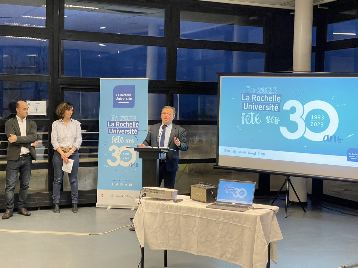 UnivLaRochelle's tweet photo. ⭕️ Présentation des vœux de @jmogier aux partenaires socio-économiques de @UnivLaRochelle : cette année l’université fête ses 30 ans, l’occasion de montrer aux côtés de sa #Fondation comment l’établissement a contribué à accompagner le développement de son territoire ! https://t.co/p1DyEuhBVb