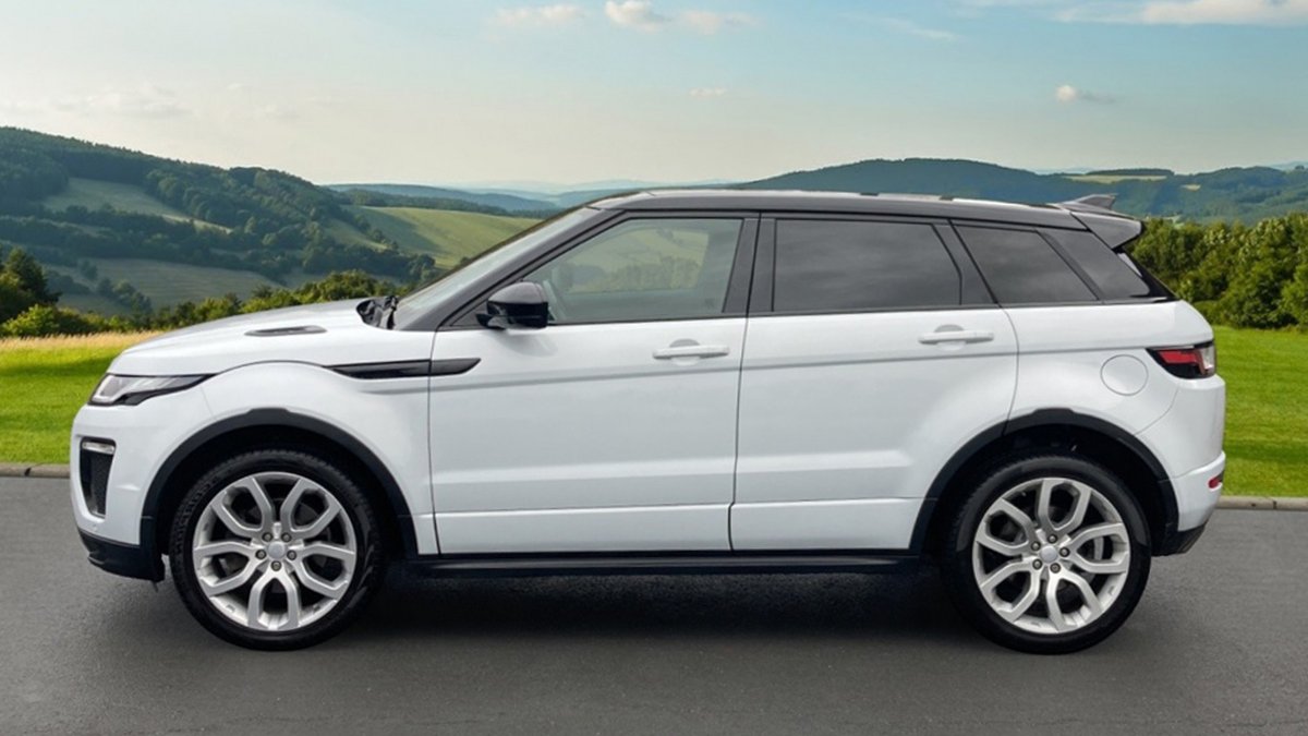 LandRoverSettle's tweet image. Range Rover #Evoque
2.0 Si4 HSE Dynamic Auto 4WD

Finished in Fuji White with Ebony Leather interior.

Features include:

20" alloy wheels
Privacy glass
Panoramic roof

Call 01729 822323 to find out more.

View online &amp;gt; tinyurl.com/um8ucjmm

#fujiwhite #hsedynamic