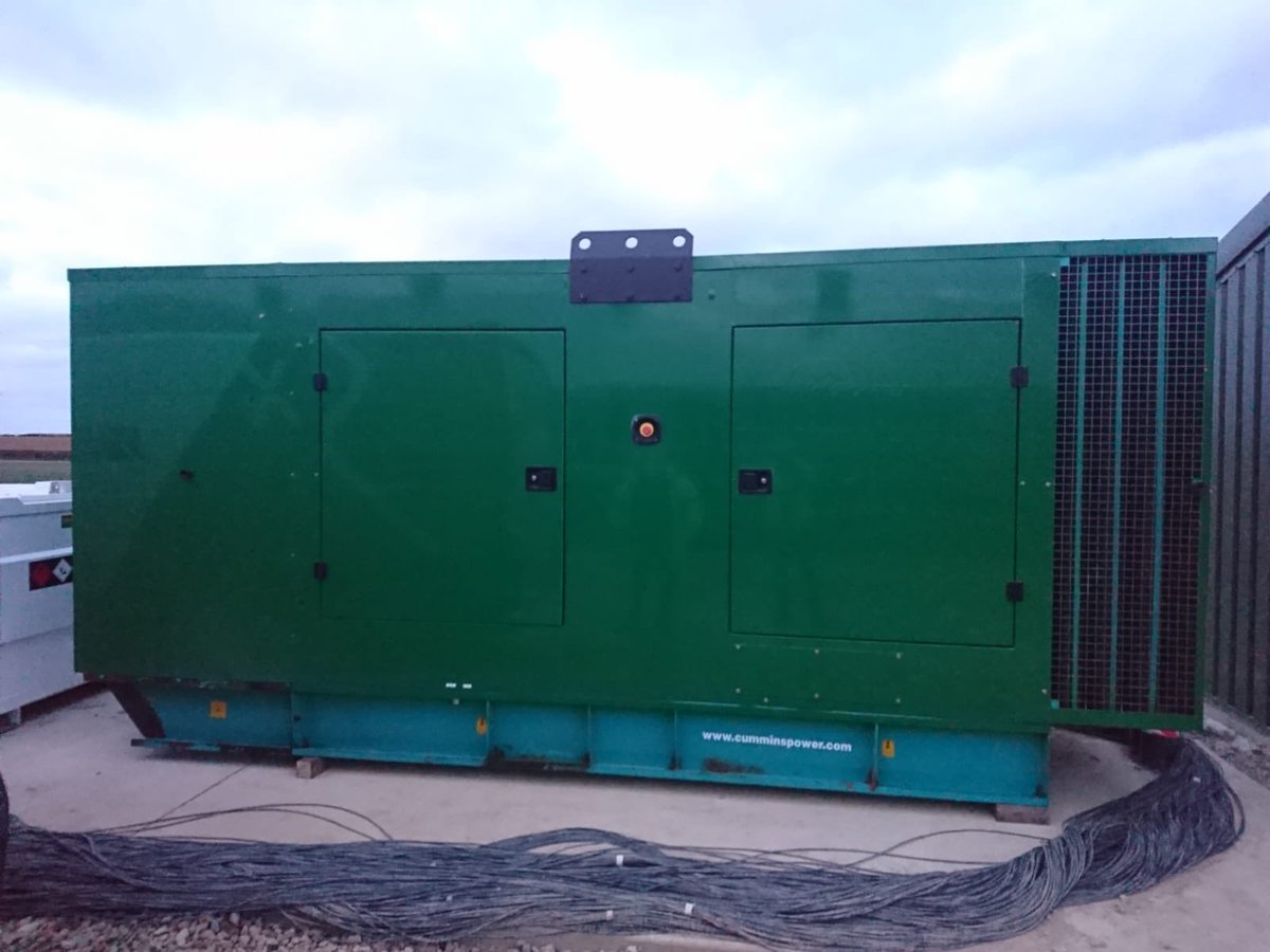 The team performed heroics in less than ideal weather last week to transform this huge 5m x 2m x 2.5m generator from faded blue to olive green. We’re so pleased with the end result.👏👏 #bespoke #signage #solutions #grantham #newark #boston #bourne #spalding