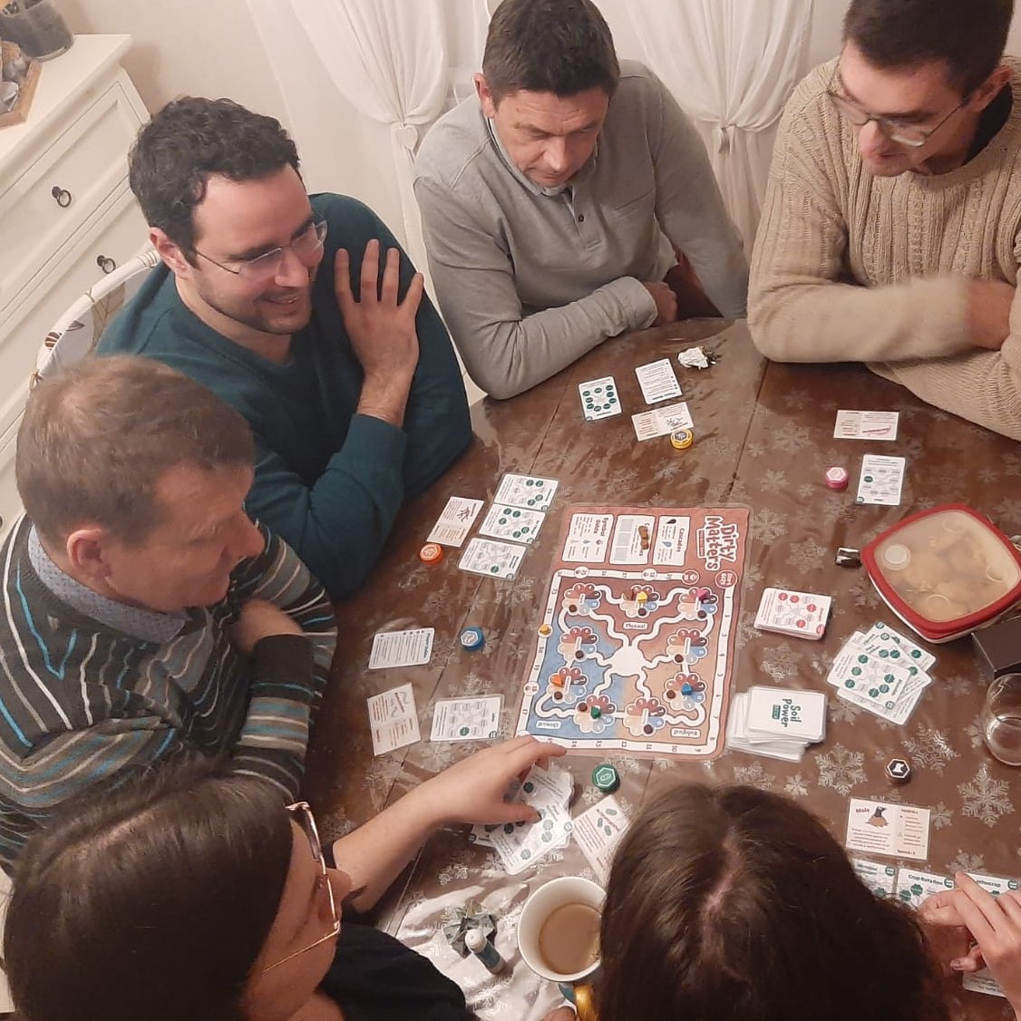 Always nice to see people playing our game 'Dirty Matters'! Don't hesitate to share your pictures and tag us <a href="/soilboardgames/">SoilBoardGames</a> 

Download the printable game for free: soilgame.wixsite.com/free2print 

#soil #boardgames #diy #science #soilgame #soilscience #seriousgame