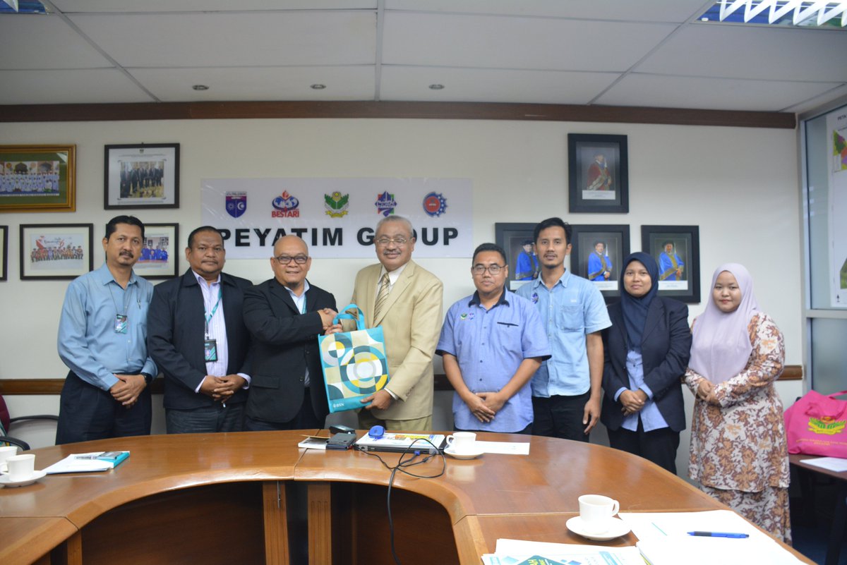 YawatimOfficial's tweet photo. Selasa, 17 Jan 2023 - Kunjungan hormat daripada pihak BSN. Perbincangan meliputi aspek pendigitalan perbankan serta memantapkan lagi aktiviti promosi dan pemasaran bagi meningkatkan kutipan melalui agen-agen bank BSN.#peyatim #Yawatim #BSN #EBBBSN #waqaf #anakyatim #anakmiskin https://t.co/8HMabtpGZG