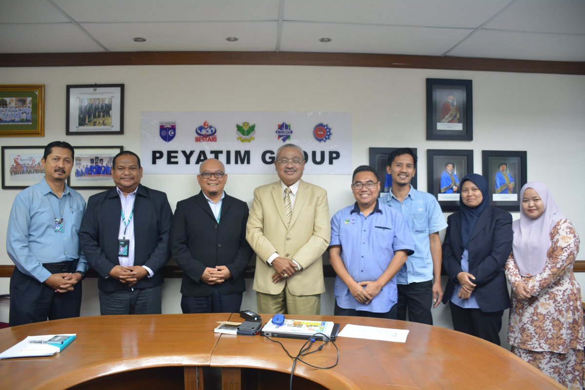 YawatimOfficial's tweet photo. Selasa, 17 Jan 2023 - Kunjungan hormat daripada pihak BSN. Perbincangan meliputi aspek pendigitalan perbankan serta memantapkan lagi aktiviti promosi dan pemasaran bagi meningkatkan kutipan melalui agen-agen bank BSN.#peyatim #Yawatim #BSN #EBBBSN #waqaf #anakyatim #anakmiskin https://t.co/8HMabtpGZG