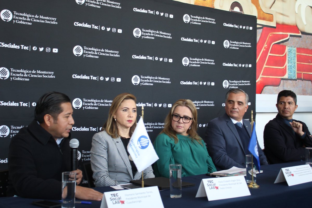 Filo_Sarmiento's tweet photo. Los jóvenes son la clara expresión del poder humano, no hay límites para ellos, su inteligencia y talento son inigualables, aprovechemos esta etapa de vida y demos voz a sus ideas. Agradezco la invitación a @TECcampusPUE para la presentación de la cuarta edición del #TecSocialLAB https://t.co/3BVzMkQlVs
