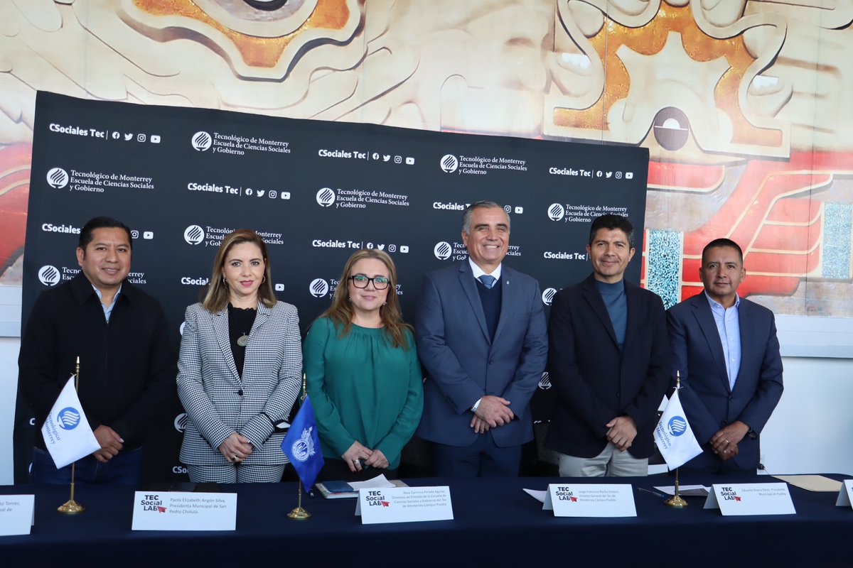 Filo_Sarmiento's tweet photo. Los jóvenes son la clara expresión del poder humano, no hay límites para ellos, su inteligencia y talento son inigualables, aprovechemos esta etapa de vida y demos voz a sus ideas. Agradezco la invitación a @TECcampusPUE para la presentación de la cuarta edición del #TecSocialLAB https://t.co/3BVzMkQlVs