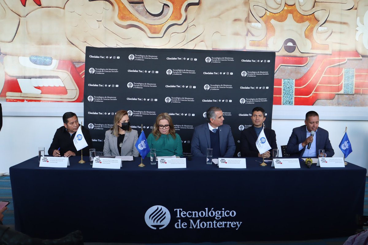 Filo_Sarmiento's tweet photo. Los jóvenes son la clara expresión del poder humano, no hay límites para ellos, su inteligencia y talento son inigualables, aprovechemos esta etapa de vida y demos voz a sus ideas. Agradezco la invitación a @TECcampusPUE para la presentación de la cuarta edición del #TecSocialLAB https://t.co/3BVzMkQlVs